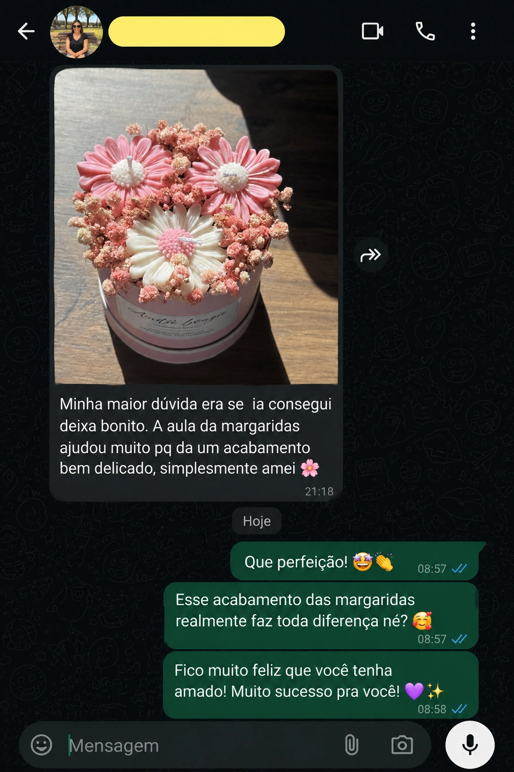 Depoimento de aluna com buquê de velas